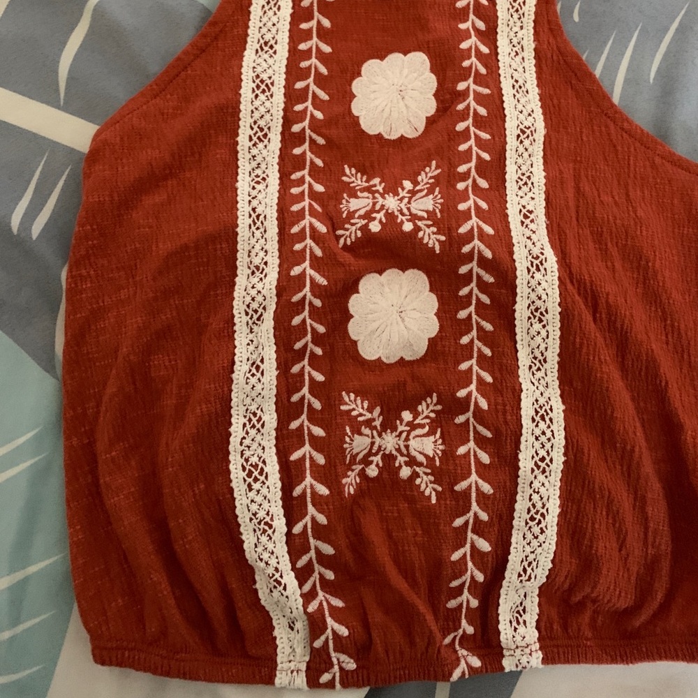 NWOT Embroidered Cropped Halter Top - Picture 3 of 5